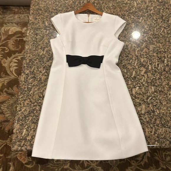 Kate Spade Stretch Crepe Bow Dress Size 6 White with Black Bow - Picture 9 of 16